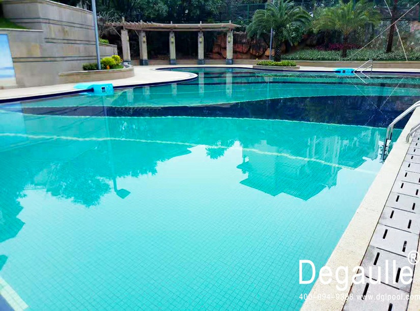 别墅泳池如何做水处理，看看壁挂式一体机吧！——戴高乐泳池设备