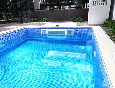 私家游泳池这样做可以防止藻类植物在泳池中繁殖